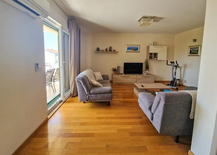 Apartment Renata + Private Swimming Pool In Split