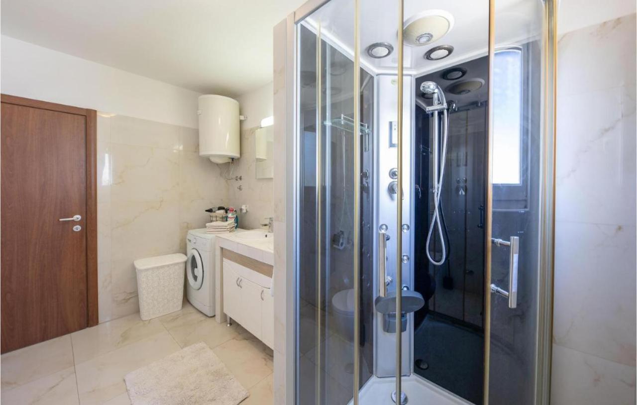 Apartmán Renata + Private Swimming Pool In