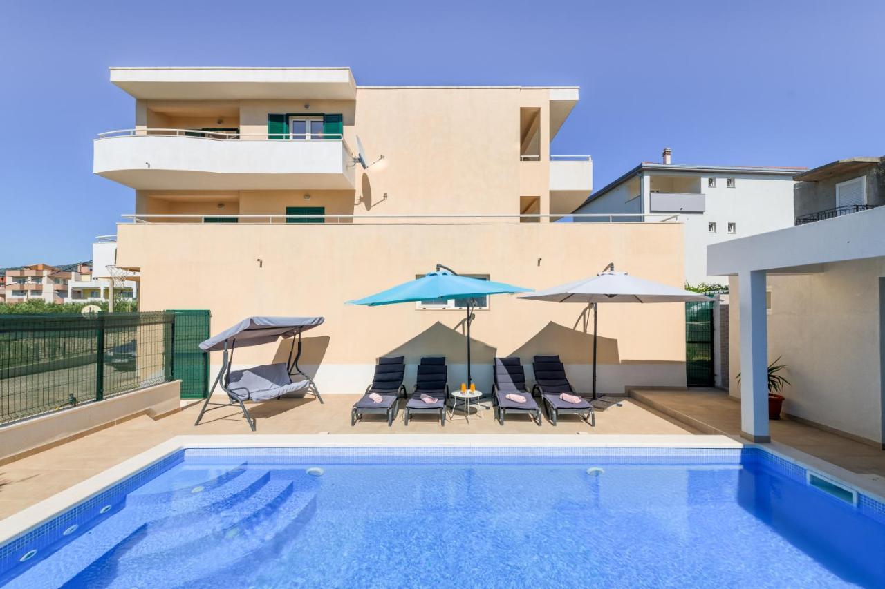 Renata + Private Swimming Pool In