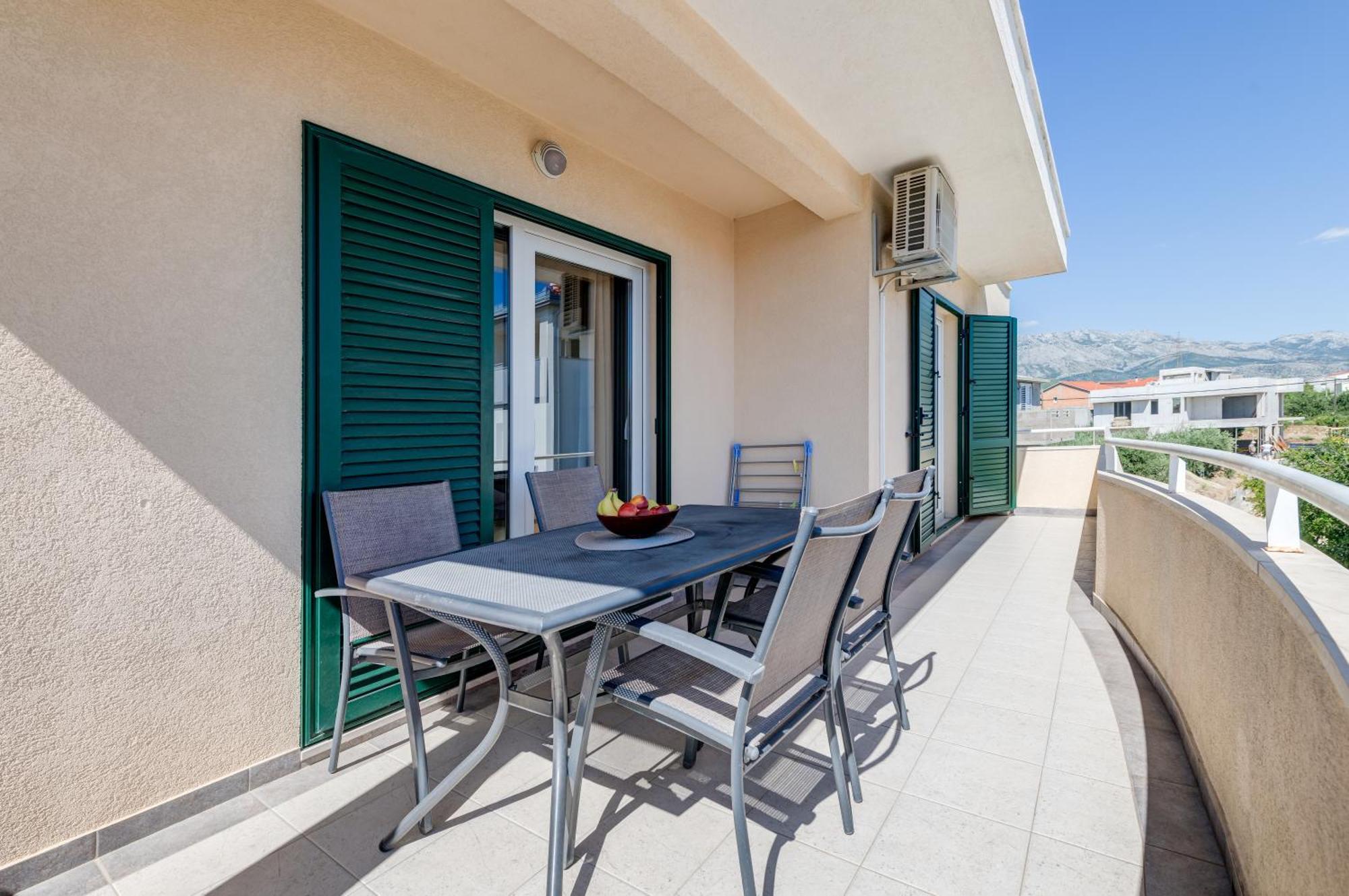 Renata + Private Swimming Pool In Split