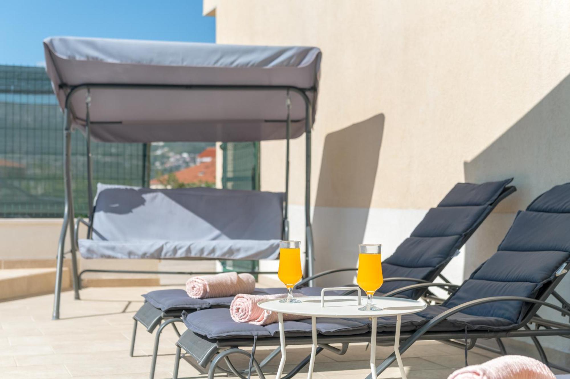 Apartmán Renata + Private Swimming Pool In *