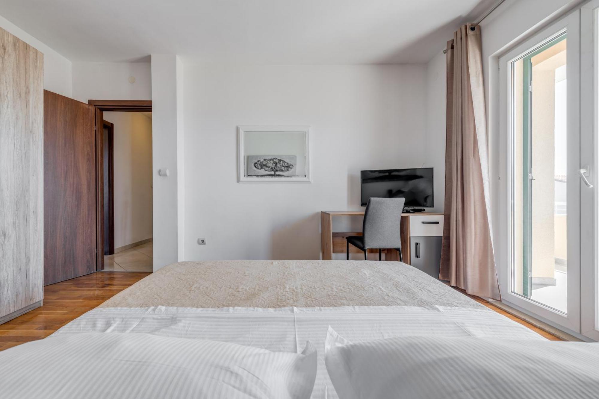 Apartmán Renata + Private Swimming Pool In