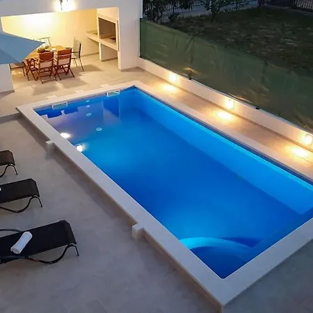 Apartment Renata + Private Swimming Pool In Split Exterior photo
